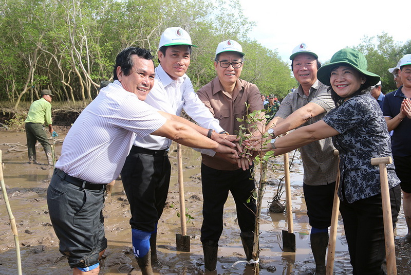 Bộ[-]Tài[-]nguyên[-]và[-]Môi[-]trường[-]phát[-]động[-]trồng[-]rừng[-]phòng[-]hộ[-]ven[-]biển[-]tại[-]Bạc[-]Liêu